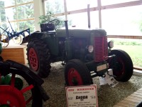 Traktor Škoda 30 byl důležitý v době kolektivizace zemědělství po II. světové válce.