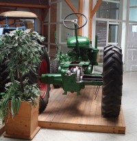 Traktor jako učební pomůcka v řezu.