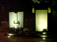 nasvícené pomníky obětem válek