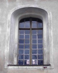 okno chrámové lodi