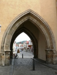 vstupní portál v Plzeňské bráně