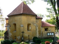 nejstarší část kostela - presbytář s gotickými okny