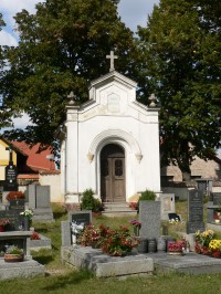 hřbitov okolo kostela