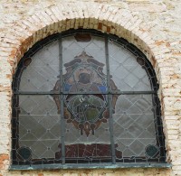 jedno z oken v severozápadní stěně