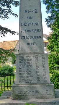 Dnes má 20 padlých vojáků na návsi pomník na věčnou památku