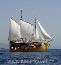 Jachtou SILVA z Omiše k ostrovům Vis a Biševo