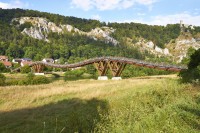 Dlouhý dřevěný most v Essingu