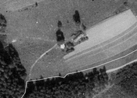 Zřícenina Chytilovy chalupy na leteckém snímku z roku 1953.
