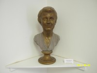 Busta Aleny Ladové