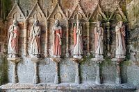 Gotické dřevěné sochy svatých v kapli Kermaria an Iskuit