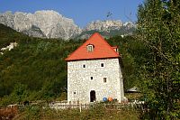 Albánie (5) - návrat do Shkodry, pevnost Rozafa a Shkadarské jezero