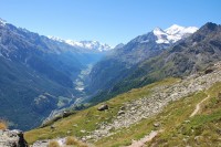 Výhled do údolí k Zermattu.