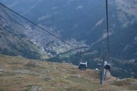 Lanovkou dolů do Zermattu.
