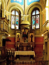 Kaple zasvěcená Panně Marii, sv. Václavovi a sv. Antonínovi. 