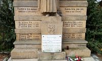 Pomník J.A.Komenského a 15 padlých v 1. Světové válce v Mněticích
