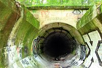 Ejpovické vodní tunely. Pavlův nápad zjistit, jak je tunel dlouhý, Vendy okamžitě zamítla. :D