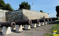 Jedna z 53 habsburských pevností. Také máte chuť si na zkoušku vystřelit? :D