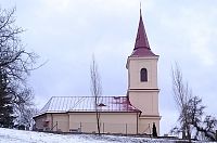 kostel sv. Petra a Pavla od křížové cesty.