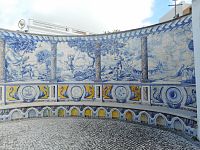 A v jednoum zákoutí městečka  mají nádherné azulejos - čtvero ročních období