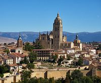 Španělsko 5x jinak: objevte tradiční Andalusii, dechberoucí Pyreneje, barevné Katalánsko i ostrovní perly