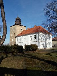Pašinka - bývalá tvrz, sloužila jako obytné sídlo i internát odborného učiliště