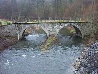 Historický kamenný most přes řeku Sázavu
