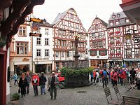Bernkastel, Marktplatz, St. Michael - Brunnen (1606)