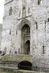 Caernarfon, hrad, vstupní brána