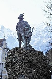 Hall in Tirol, Speckbacherdenkmal, pomník tyrolskému národnímu hrdinovi. Bojoval proti francouzským vojskům za Napoleona