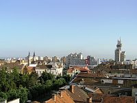 Satu Mare, věžovitá stavba v pozadí je Palatul Administrativ (radnice). Patří se svými 97 m k nejvyšším budovám v Rumunsku