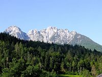 Fusine in Valromana, Julské Alpy, vlevo Mantgart, 2667 m