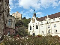 Baden Baden, Fridrichsbad a Klosterkiche von Heiligem Grab, v pozadí Neues Schloss.