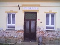 Bývalá obecná škola v Radňově.