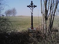 Křížek na mezi u samoty Peklůvko.
