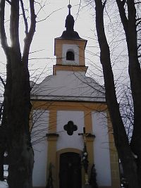 20. Ondřejov - kaple sv. Anny se zvoničkou a křížkem.