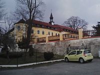 3. zámek Proseč u Pošné. Asi v 1.pol. 18.stol. byla za vlastnictví Malovců původní tvrz přestavěna na barokní zámek.