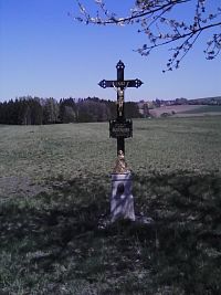 6. křížek u silnice na Kámen.