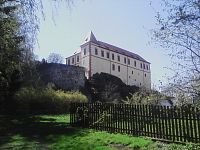 20. Kámen. Původně gotický hrad byl postaven v polovině 13. století na rozsáhlém skalisku, podle kterého byl také pojmenován.