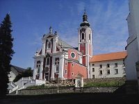 7. Zámecký, dříve klášterní, kostel sv. Václava v Pacově, filigránské dílo doby vrcholného baroka z poloviny 18. století.