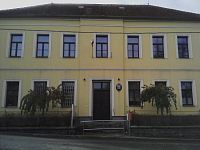 33. Bývalá škola ve Smilkově.