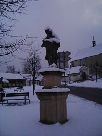 4. Pískovcová socha svatého Jana Nepomuckého na náměstí v Prčici.