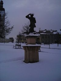 5. Pískovcová socha svatého Izidora na náměstí v Prčici.