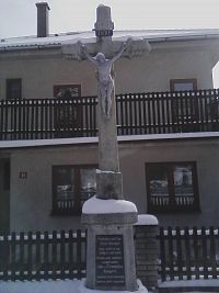 17. Kříž při hlavní silnici.