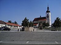 2. Kostel sv. Vavřince v Prčici je původně románský, založen byl ve 12., možná však již v 11. století.