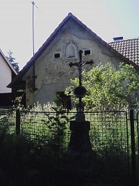 35. Křížek z roku 1866 v Nezdicích.