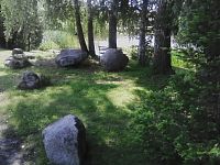 22. Libíň - kameny u rybníka.