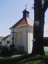 24. Kaple se zvoničkou a křížkem v Libíni z roku 1854.