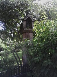 61. Kamenná zvonička v Sušeticích.