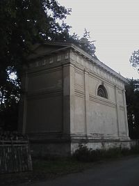 36. Poutní loretánská kaple z roku 1765 u Chocerad.