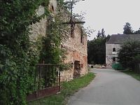 52. Zámek Zvěstov byl postaven na místě starší tvrze pravděpodobně v roce 1541.